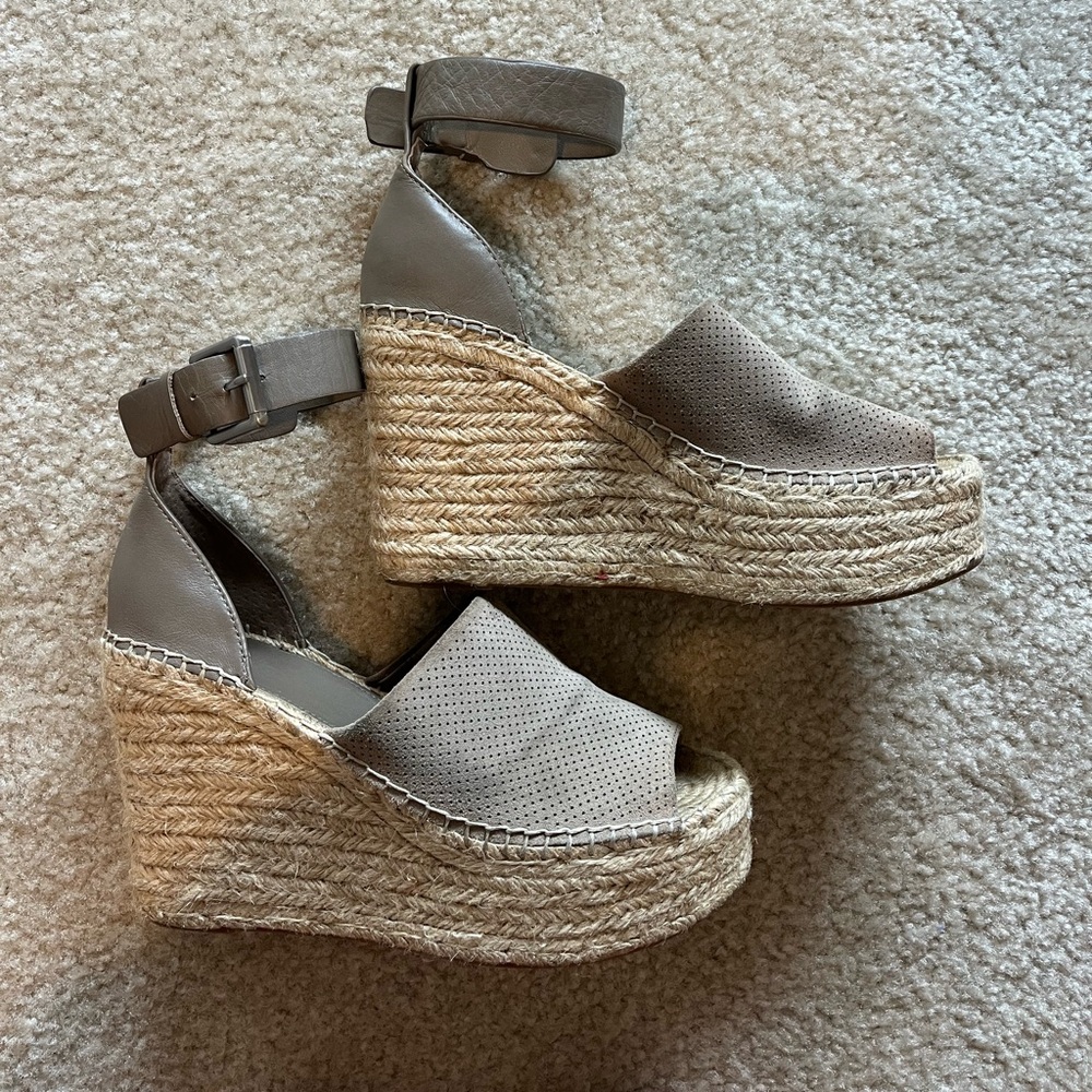 Marc Jacobs Wedges!